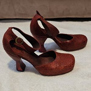 Calleen Cordero Rust Color Textured Mary Jane Heels Sz 7